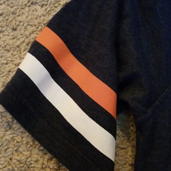 NIKE Womens V-Neck Detroit Tigers Tee - Picture 4 of 5